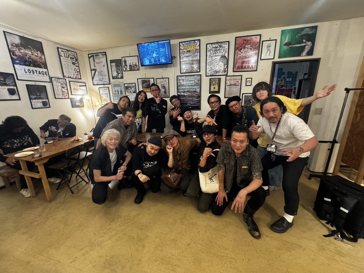 seiyaimakane's tweet photo. 遅くなりましたがニートビーツ函館公演無事終了！シルバーウィーク真っ只中、お客さんを集めてくれ熱演してくれた地元バンドマン！いつも手厚いサポートをしてくれる函館ARARA！
集まっていただいたお客さん！
そして昨年に続き函館に来てくれたニートビーツに大感謝！またやりましょう！
次回是非！ https://t.co/tcw6Mn5Fql