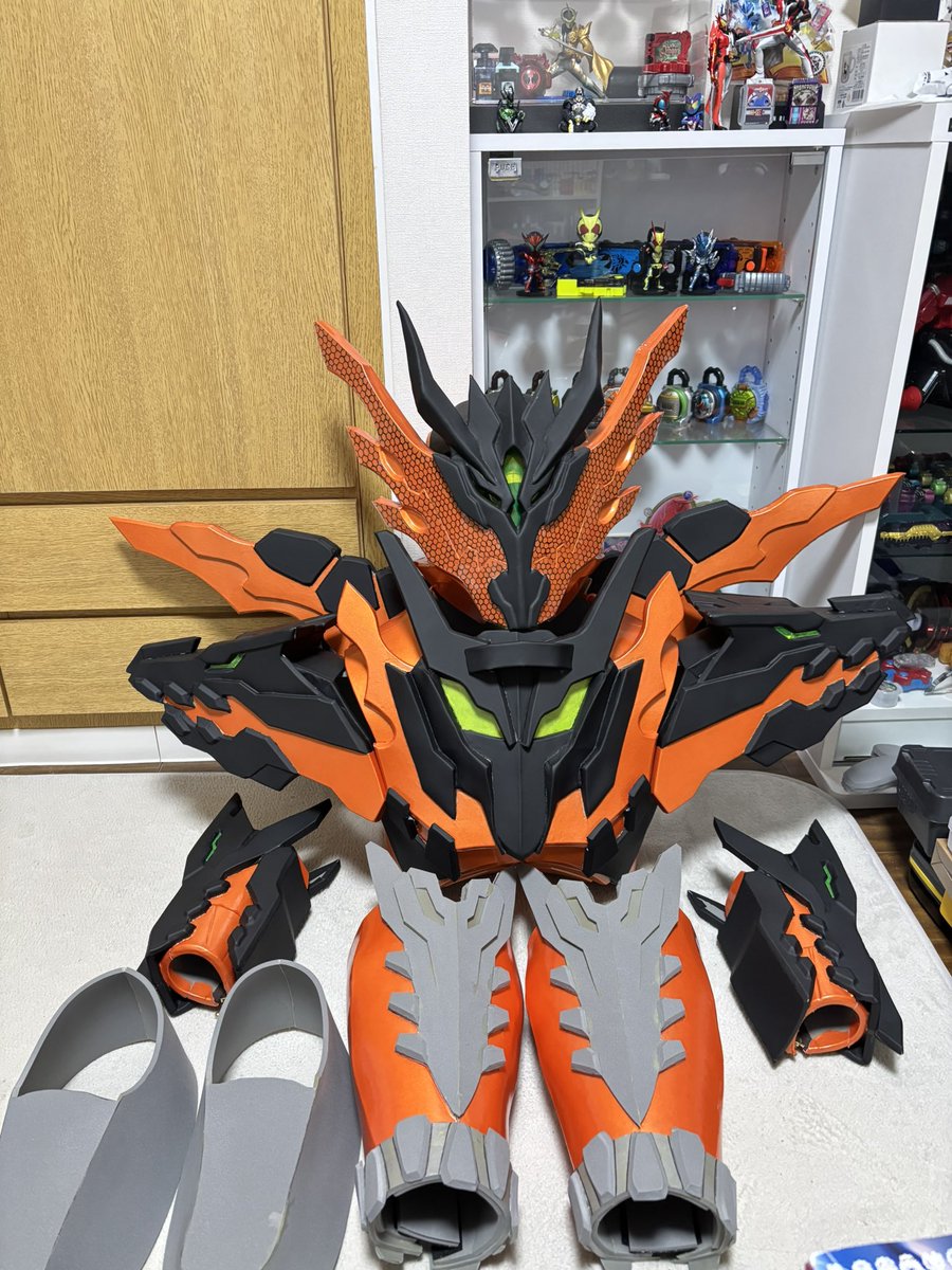 Mh2gYuji's tweet photo. なんとか年内に造形パート終わりそうだしそろそろタイツを縫っていこうと思う、手袋も縫うか悩むところ https://t.co/AtwrlkHwK3