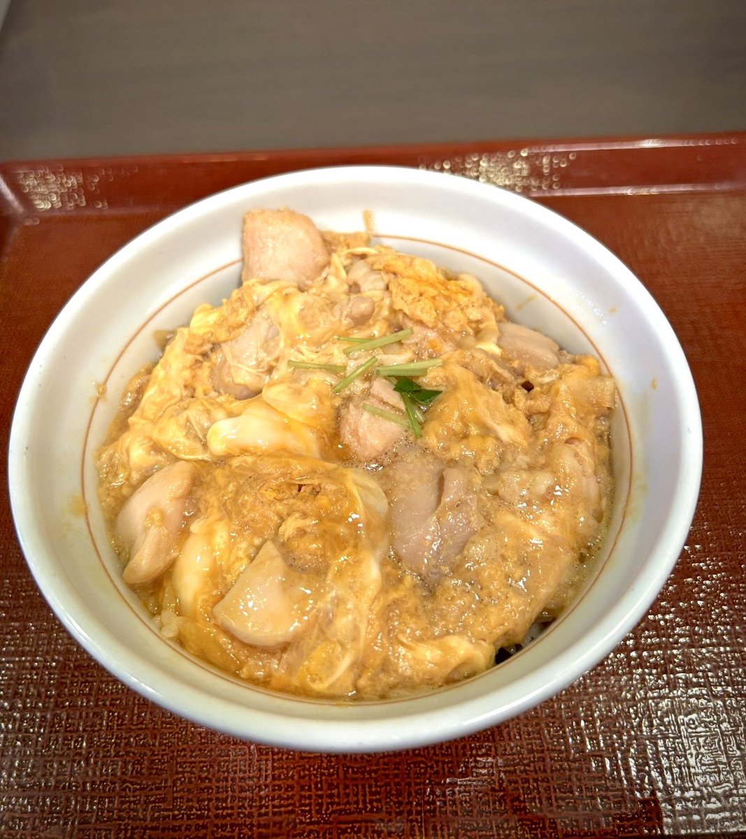 KOTAPAPA921's tweet photo. 『なか卯』の【ウニ丼】を食べに訪れるも 毎回その値段に怯み
【親子丼】を選んでます

頭の中に安室奈美恵さんの「CAN YOU CELEBRETE」が流れます💿

🎤 高かった~怖かったでも
店に素晴らしい
ウニもあった うどんもあった
どうしょうもない 貧に吹かれて
生きてる今 親子丼も
悪くはないよね~🎶 https://t.co/p8HIAHrzJM