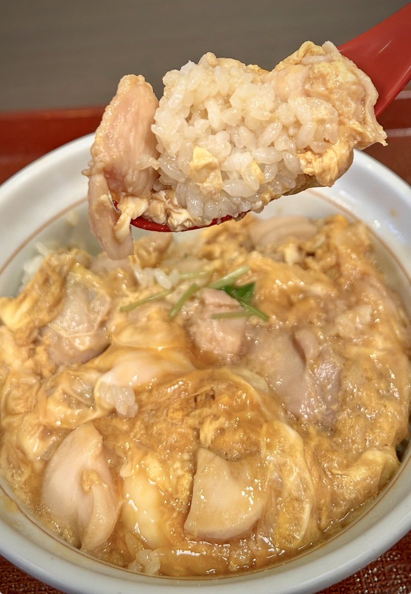 KOTAPAPA921's tweet photo. 『なか卯』の【ウニ丼】を食べに訪れるも 毎回その値段に怯み
【親子丼】を選んでます

頭の中に安室奈美恵さんの「CAN YOU CELEBRETE」が流れます💿

🎤 高かった~怖かったでも
店に素晴らしい
ウニもあった うどんもあった
どうしょうもない 貧に吹かれて
生きてる今 親子丼も
悪くはないよね~🎶 https://t.co/p8HIAHrzJM