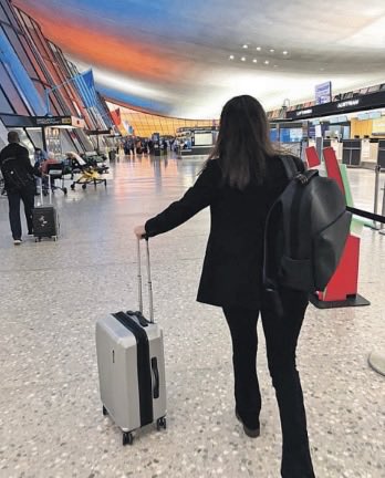 SantiagoRafa11's tweet photo. 🇻🇪 🚨 El diario @abc_es publica en su portada una fotografía de María Corina Machado (@MariaCorinaYA) en el momento en que salió rumbo a Panamá para activar la “Operación Ítaca”. https://t.co/Bm1dKQAx77
