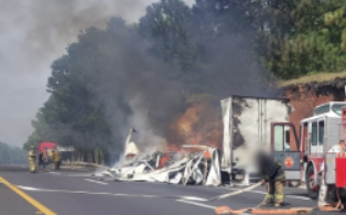 GN_Carreteras's tweet photo. #Tomeprecauciones en #Michoacán se registra cierre total de circulación por #Vehiculoincendiado cerca del Km 189+800 de la carretera Maravatio-Zapotlanejo con dirección a Zaplotanejo. Atienda indicación vial. https://t.co/uno6cAkbYf