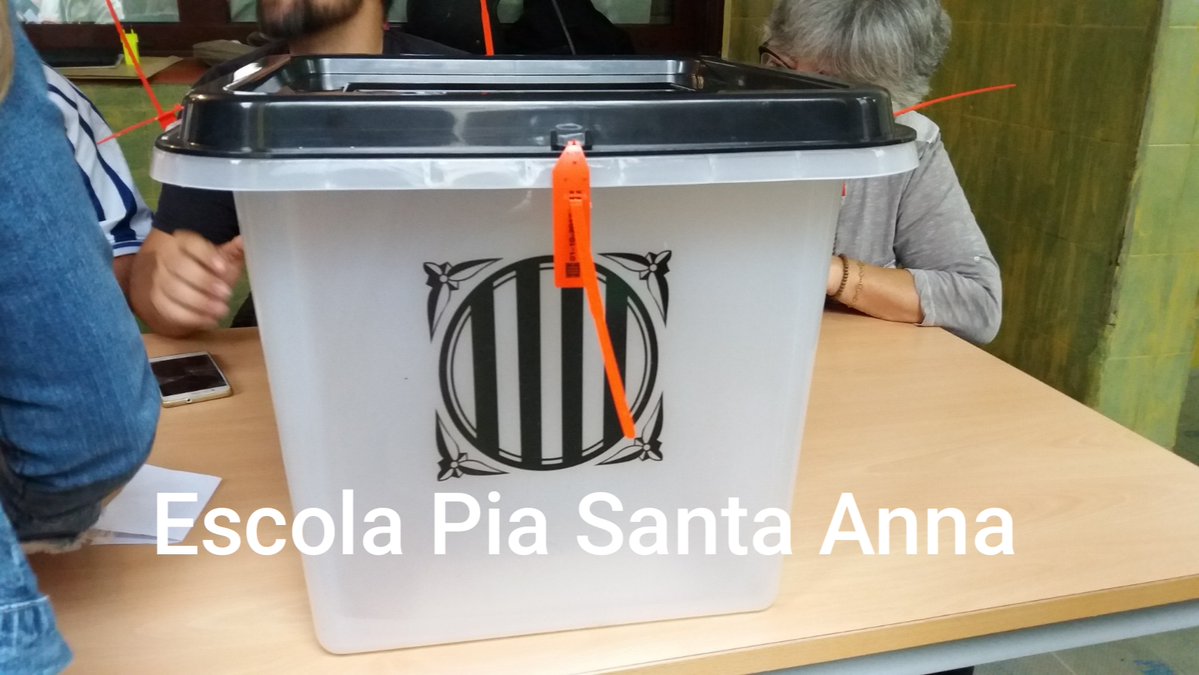 MataroxIndep's tweet photo. Tens una fotografia de l’1 d’Octubre?

Volem mantenir viu el record d’aquell dia. Envia’ns-la a mataro@assemblea.cat i la difondrem a les xarxes de l’Assemblea de Mataró.

Vam votar. Vam guanyar. I no hi hem renunciat. https://t.co/oEObnW7d34