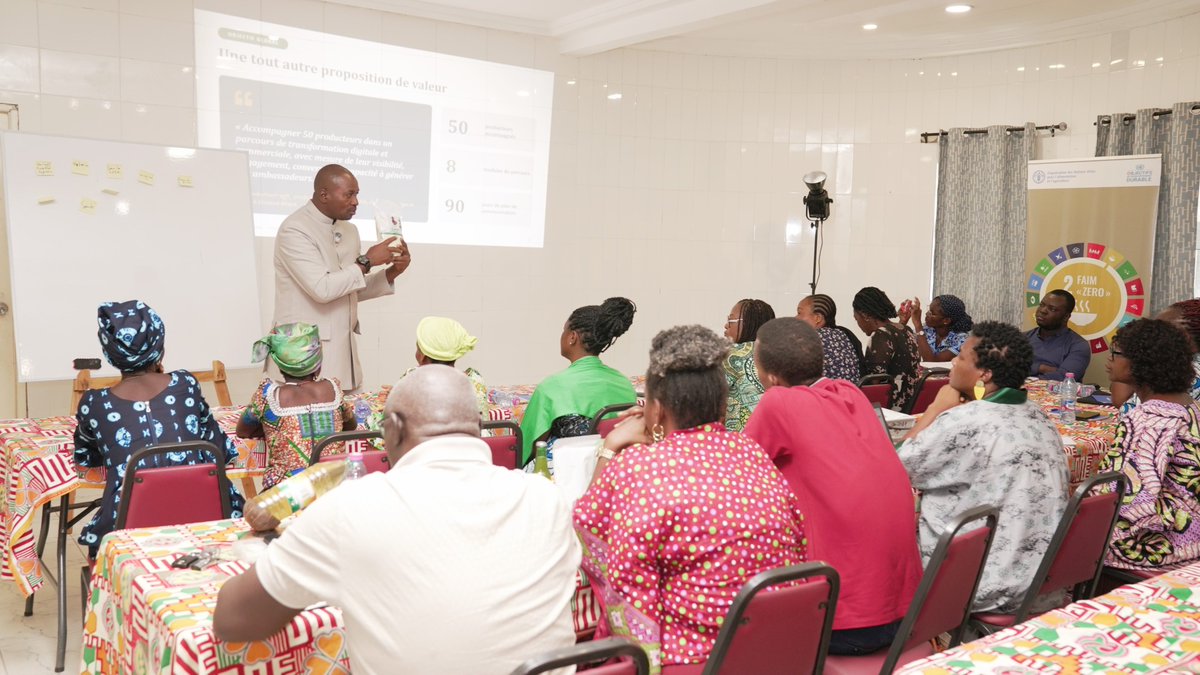 FAOauTogo's tweet photo. 📍#Lomé🇹🇬 2⃣3⃣/0⃣9⃣
À la suite de la #validation de la #NoteStratégique de #communication sur les produits agroalimentaires locaux, le déploiement des modules de formation pratique a été lancé afin d’offrir aux participants une véritable #Masterclass.
#ODD2_8_12🇺🇳 #MadeInTogo
1/2 https://t.co/i10Nq6GyaA