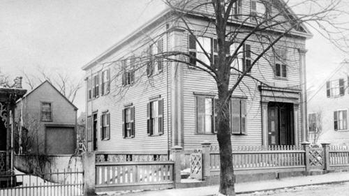 IracemaRealtor's tweet photo. In honor of Ryan Murphy’s latest Monster, the author checked into Borden’s former Massachusetts home-turned-B&amp;B—and got the opposite of R&amp;R. https://t.co/jMDmmo0vHu https://t.co/cXERiUEK4a