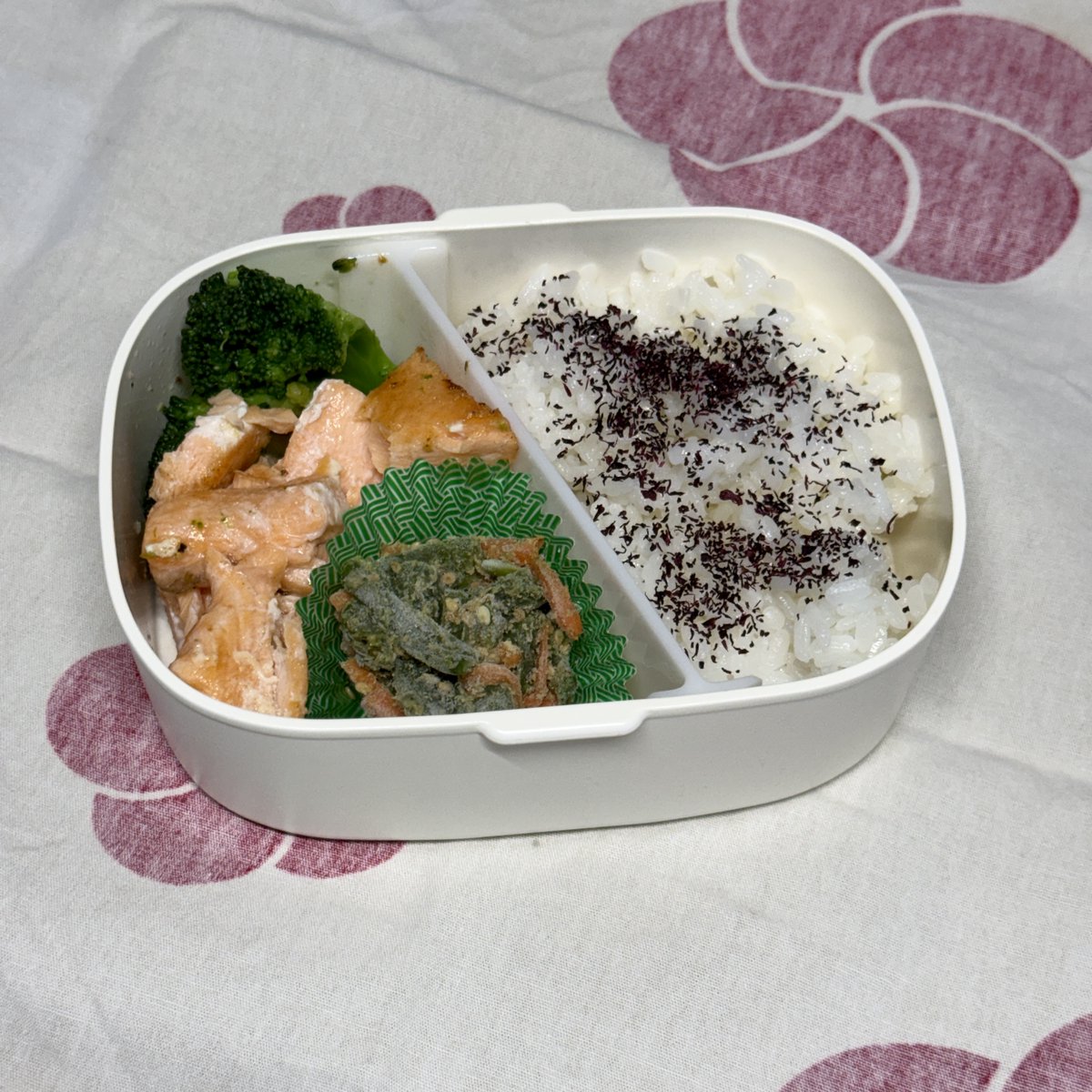 BoysLunch's tweet photo. 9/24
おはようございます。
今日の #お弁当 は
○冷凍惣菜
○ブロッコリー
○サーモンソテー
#料理好きな人と繋がりたい #弁当男子　
連休明け2日頑張りましょう！ https://t.co/ONcBrVwQBo