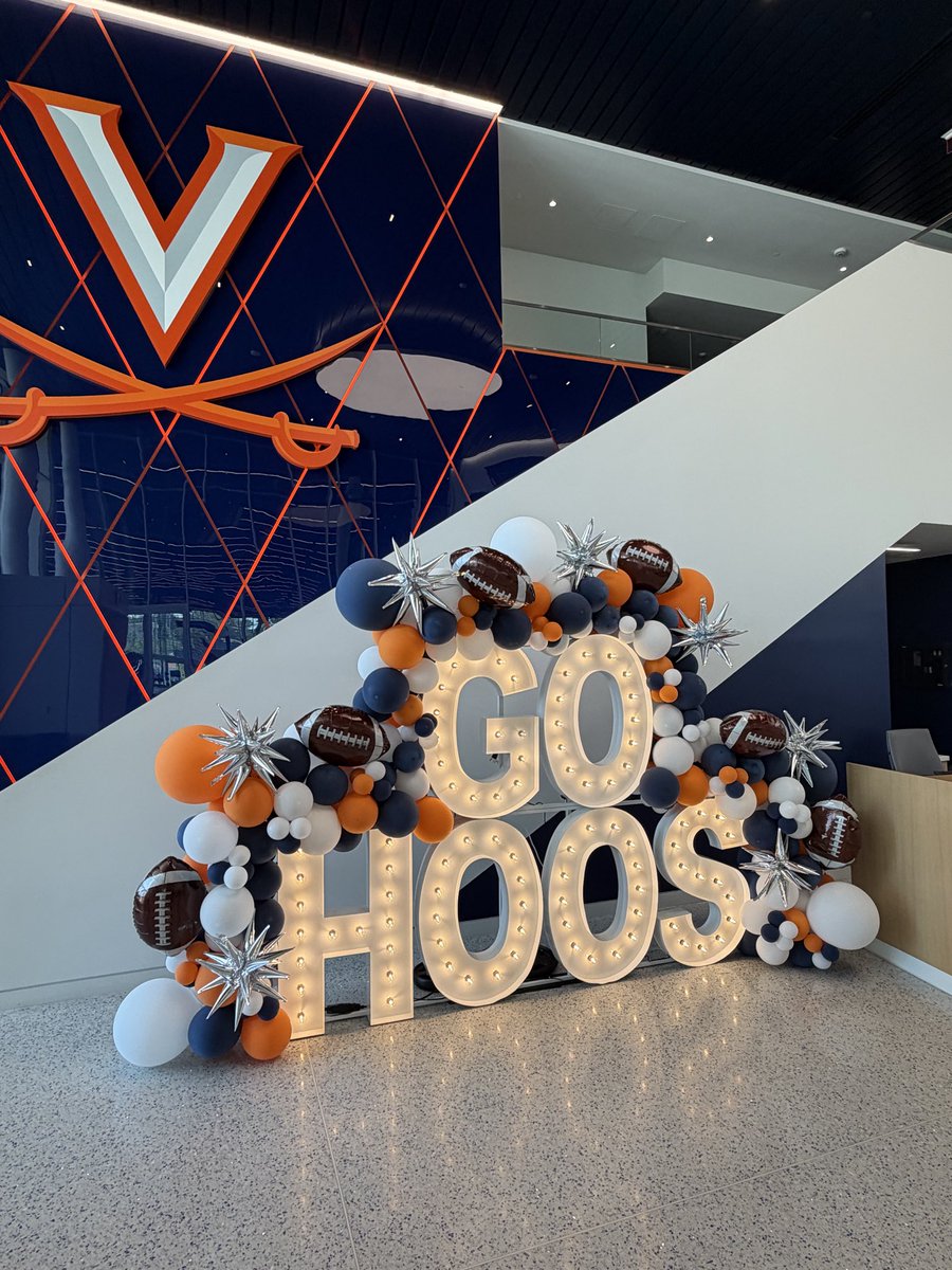 JayceOwnbey54's tweet photo. Excited to be back @UVAFootball this weekend for the game! Really looking forward to it @Coach_TElliott 
@JoeyOrck 
@CoachLMartin 
#WinToday
@dwdanielFB 
@CoachChrisStone 
@Coach__TA 
@On3 
@RivalsHS 
@CodyBellaire 
@247recruiting 
@PRecruiting7 
@sixstarfootball 
@One11Recruiting
@fourquarterSC