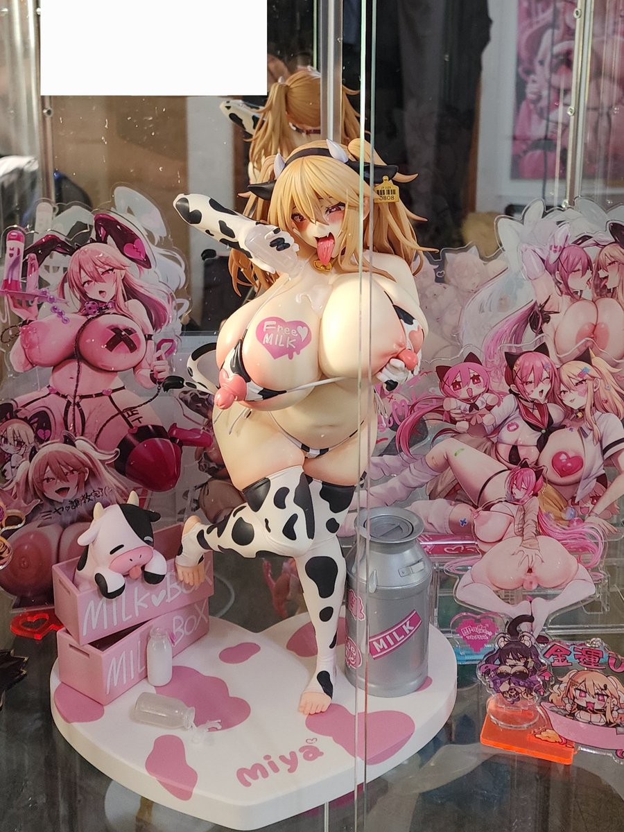 hide_nitoR18's tweet photo. 朝日に照されるミヤchangのおっぱい…… https://t.co/7hyups52HK