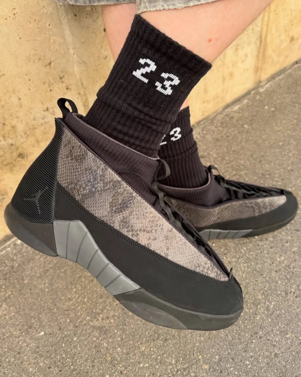 JustFreshKicks's tweet photo. The Air Jordan BLACK PACK 🐈‍⬛ 

🗓️ October 3rd 
Air Jordan 14 Low
Air Jordan 16 

🗓️ November 7th
Air Jordan 15
Air Jordan 17 Low https://t.co/HqG2ZvVtaE