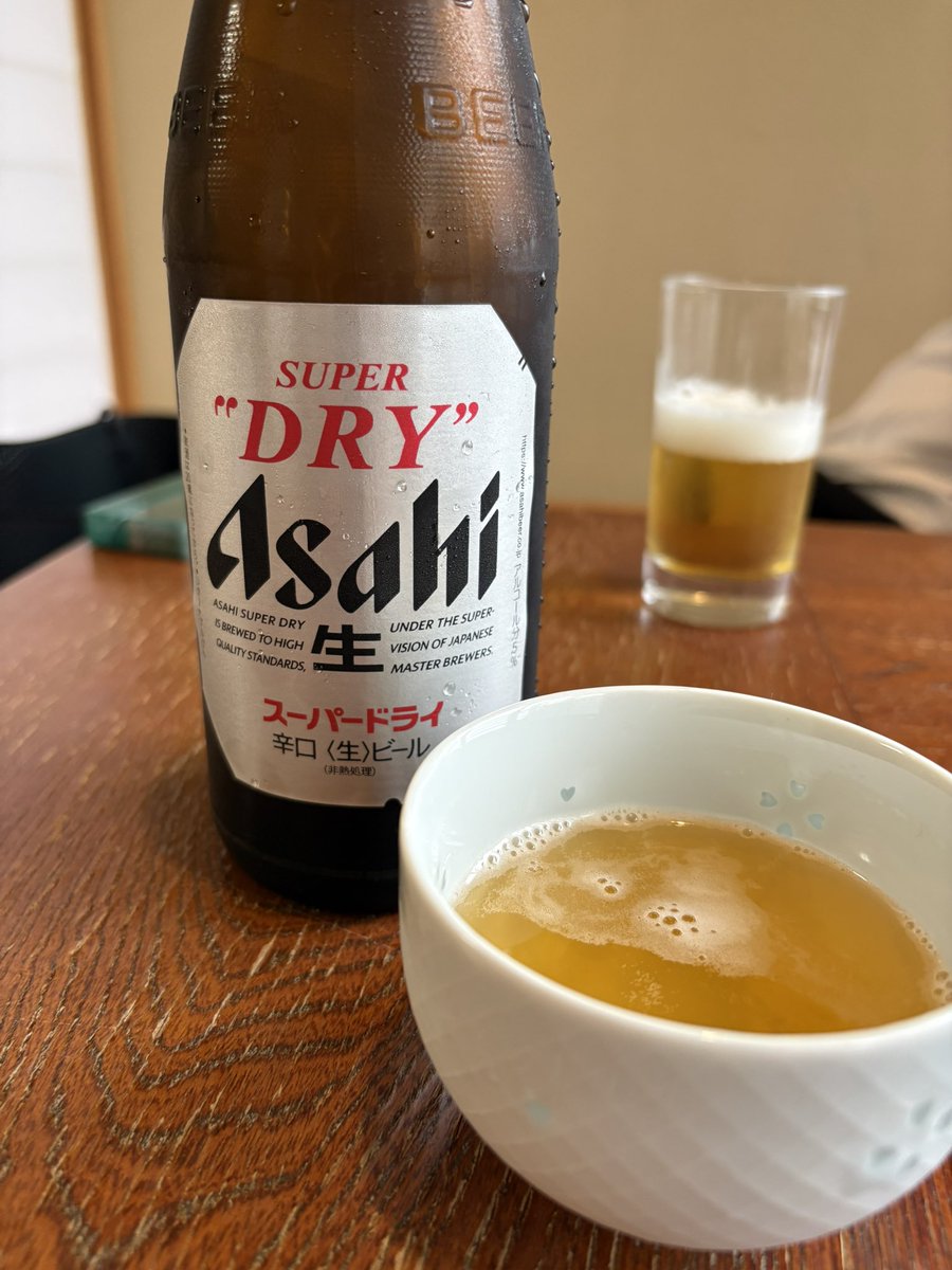 mrikzm's tweet photo. 部屋にグラスが1つしかなく
湯のみでビール呑んだのは初でした笑 https://t.co/mS7HOEYATC