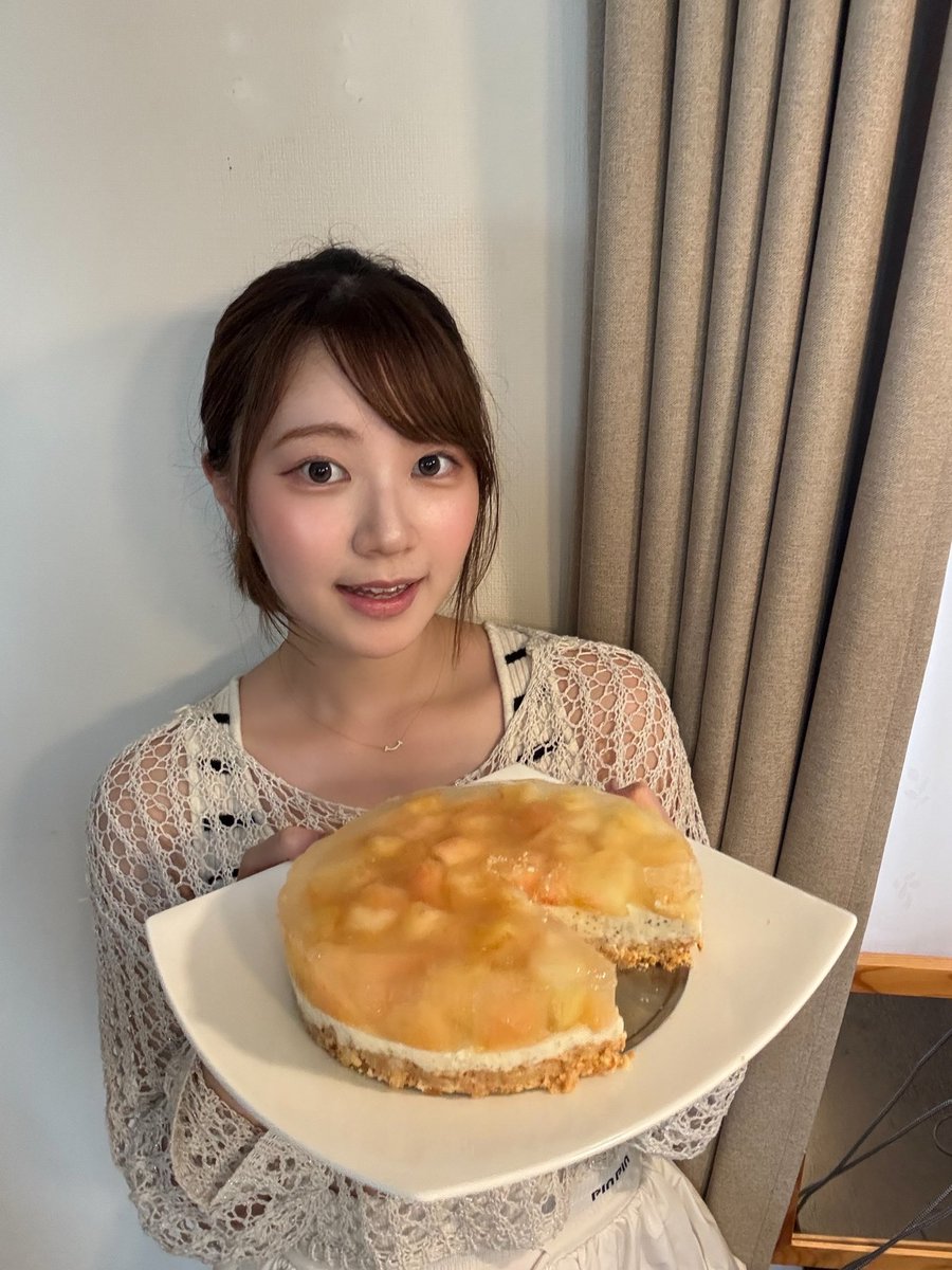 sakita_yuna's tweet photo. おはよう( ¯꒳¯ )ᐝ
じゃーんこの前作った
『桃と紅茶のチーズケーキタルト』
市販のチーズケーキ食べないけどこれ美味 https://t.co/yJZjpvVP0s