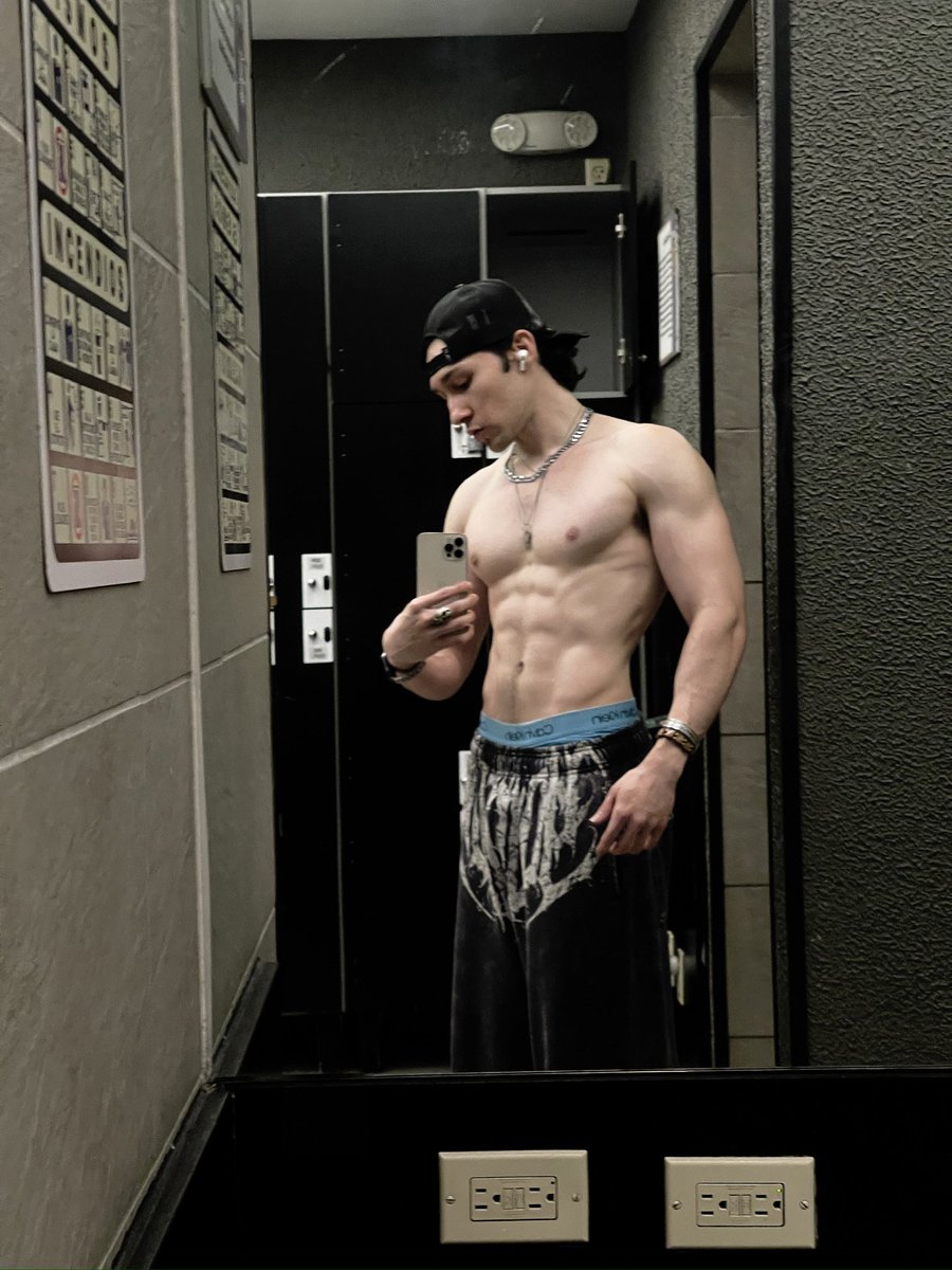 fuckingbadguy77's tweet photo. Be my gym bro?

#Findom  
#MaleFindom  
#CashMaster  
#PayPig  
#FinancialDomination  
#HumanATM  
#CashSlave  
#Tribute  
#WalletDrain  
#AlphaMale https://t.co/zaPHGdaCUo