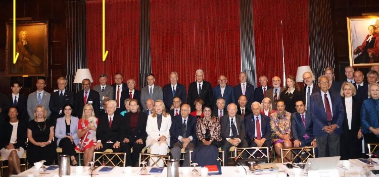 Fajonka1's tweet photo. @tfajon No, mimogrede še to. Spet skupaj, @tfajon in @BorutPahor.👇 🤷♀️ #Bruselj #spomini https://t.co/PAntx4maPo