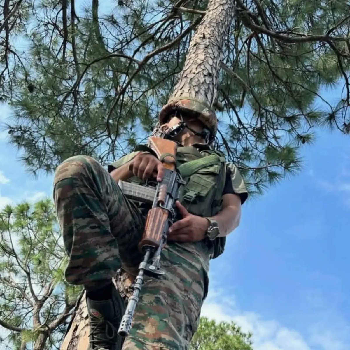 99_dieimes's tweet photo. ARMY forever. https://t.co/V4t1Ck8uoV