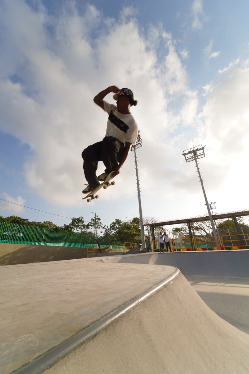 dumek_turbay's tweet photo. ¿Dónde están los skaters de #Cartagena? 

Los espero este próximo miércoles 30 de septiembre en el #NuevoChambacú II, en el nuevo skatepark del Complejo Deportivo ✅️

¡AVANZAMOS! https://t.co/r8fGR6crDK