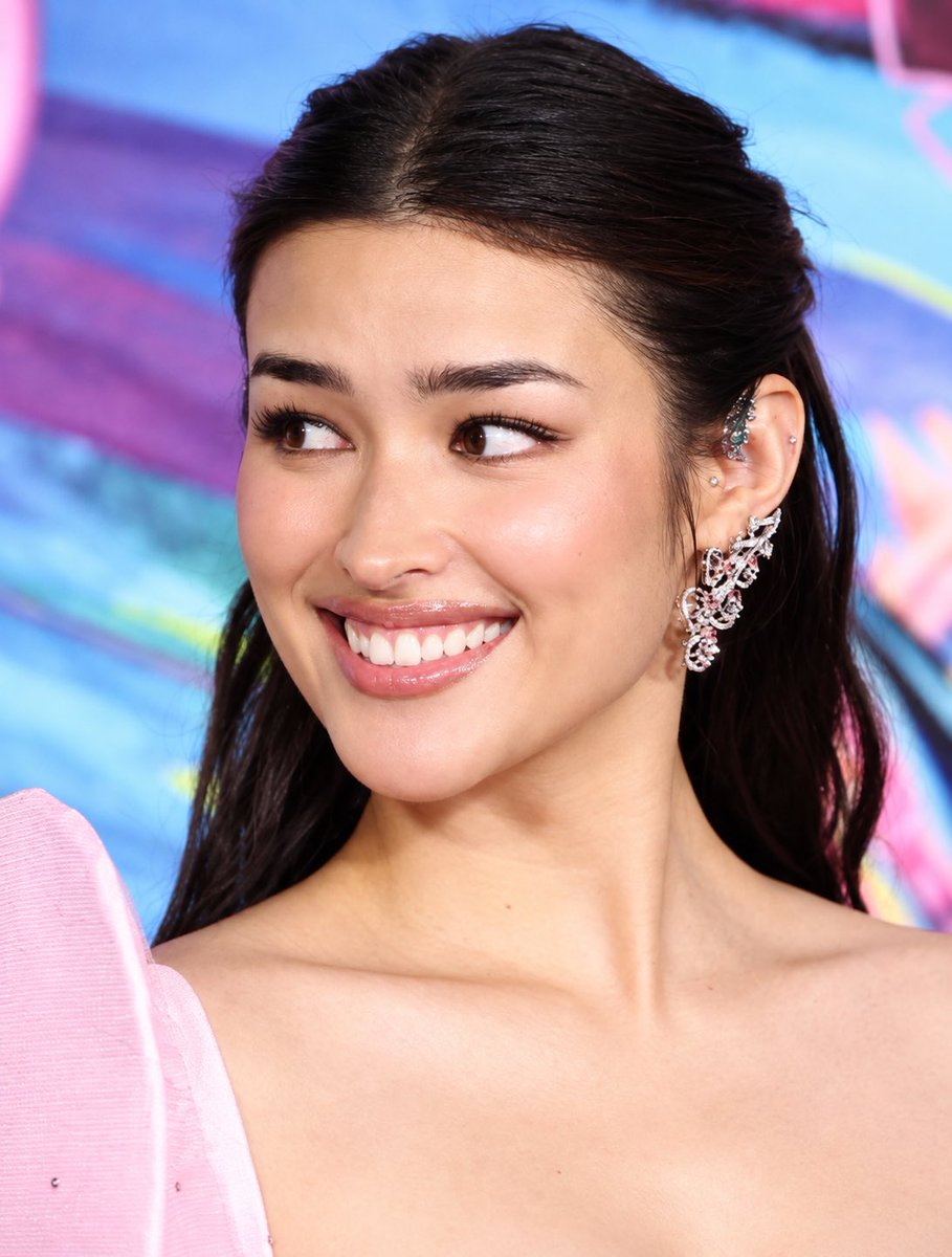 hopppeeeeeee's tweet photo. liza soberano really doesn’t miss when the camera gets close 😭✨

#ForgottenIsland https://t.co/NtfwoO2bdB
