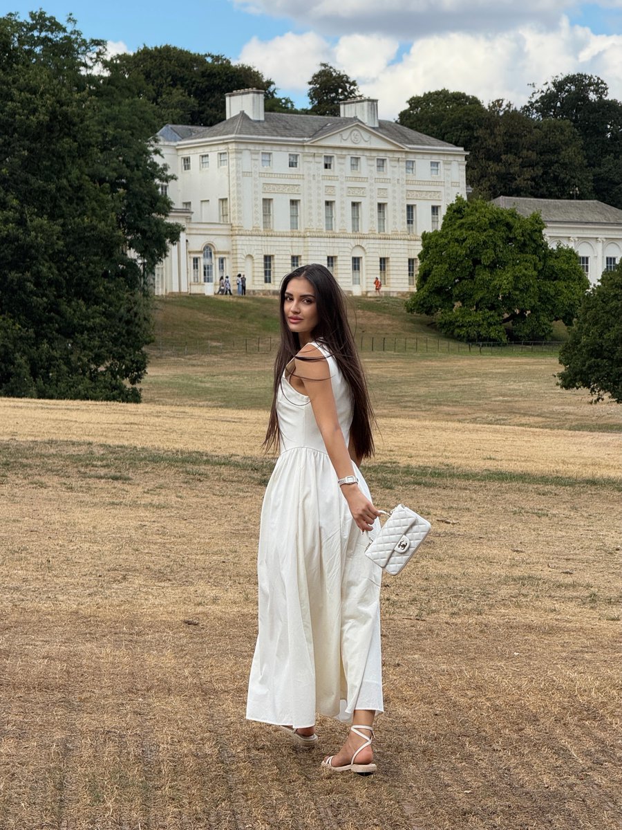 surway06's tweet photo. A Lana Del Rey kind of day at Kenwood House, London https://t.co/joEfwtmTod