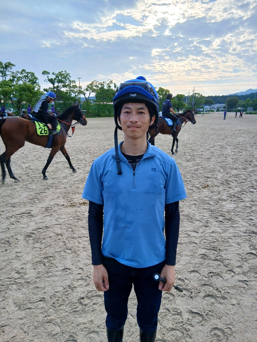 thanks_jumboimo's tweet photo. 先週の阪神ジャンプステークスをオオキニで勝った森一馬騎手✨
今年はまだ2勝と物足りないですが、これをきっかけにしてほしいですね！
おめでとうございました👏 https://t.co/KdKjyXPvdb