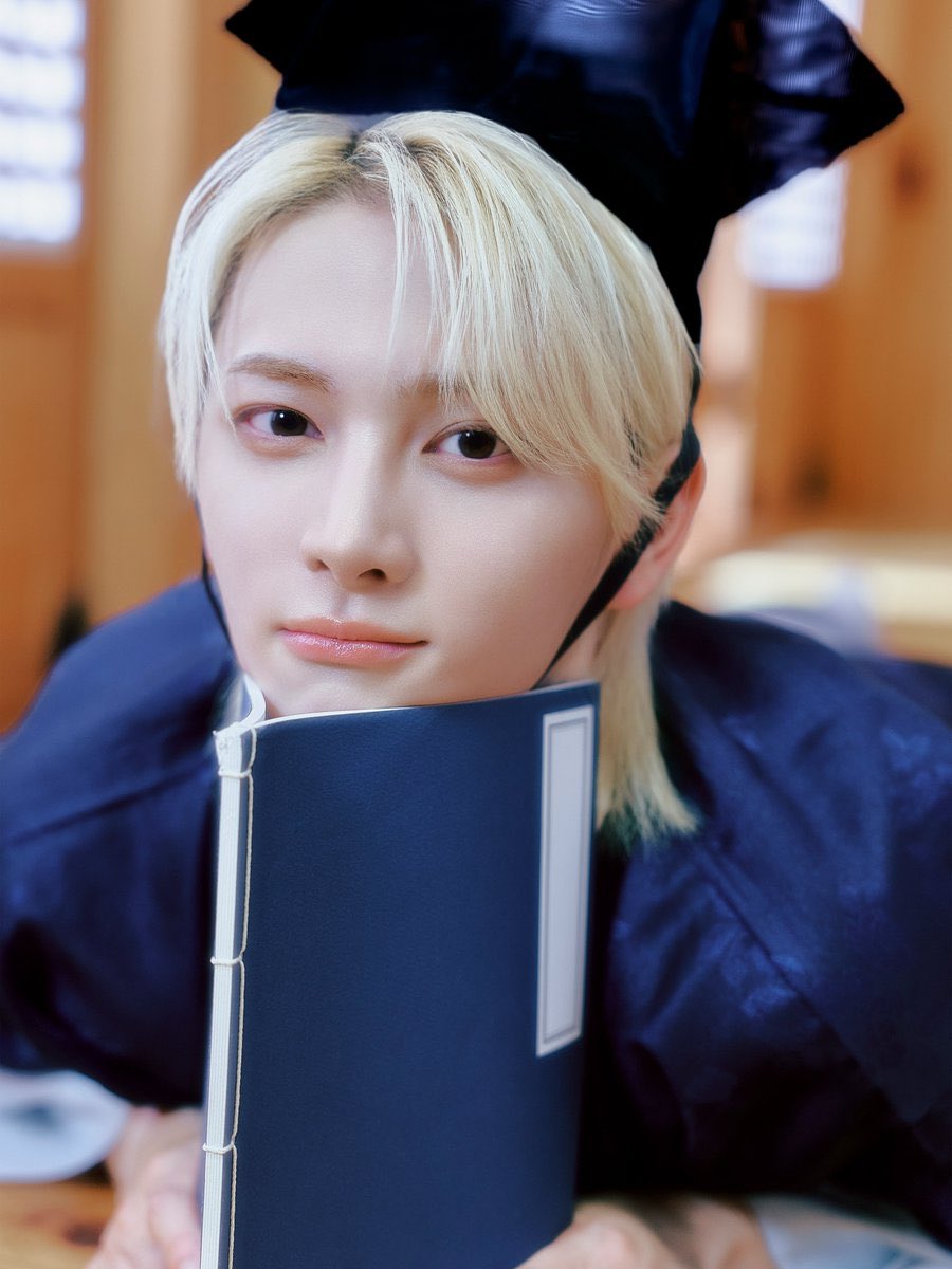 pangilii's tweet photo. 한복준서제발저요 https://t.co/JU9vm9hhvI