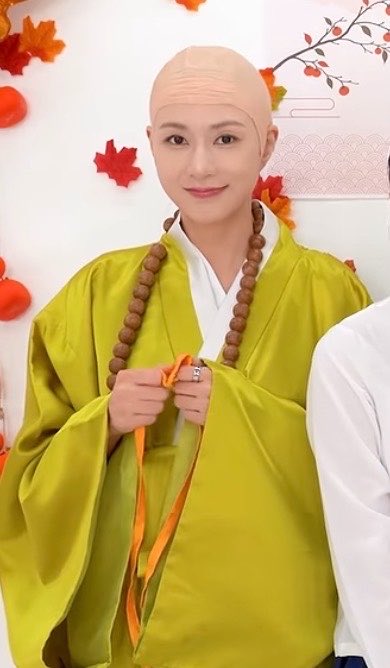apinkxcho's tweet photo. pick your fighter: oh hayoung edition https://t.co/OE0sSpDLyc