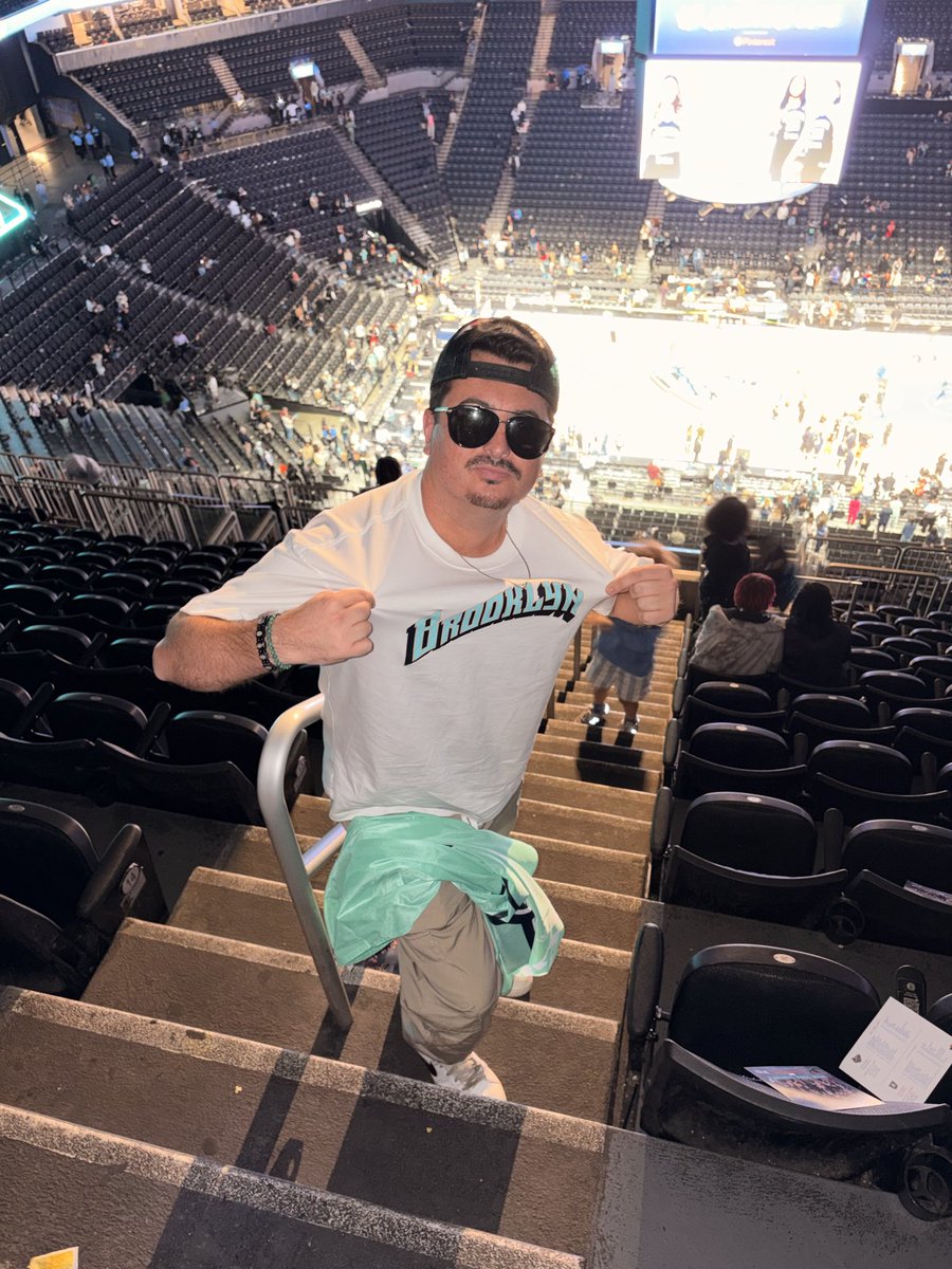 kylepettybasal's tweet photo. Tonight was an absolute blast! We didn’t win…but who cares?! We are PLAYOFFS BOUND BABY 🏀🗽 #NYLiberty #LIGHTITUPNYL https://t.co/z3q8enPavf