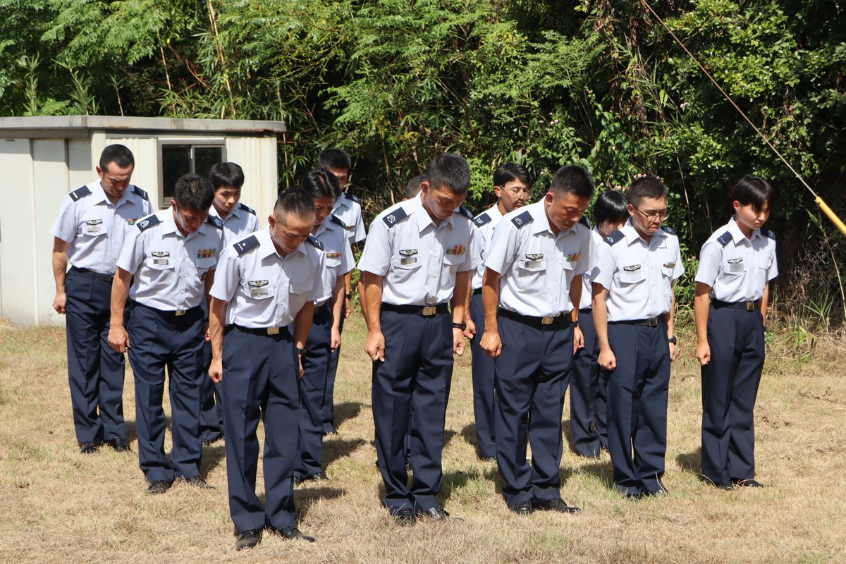 jasdf_ashiya's tweet photo. 令和8年9月2日、警備犬リンゴの慰霊行事を執り行いました。平成31年3月の配備依頼、基地警備及び広報活動に多大な貢献を果たしたリンゴに深く感謝するとともに、その功績を偲び、謹んで冥福をお祈りいたします。🐾

＃芦屋基地 ＃警備犬 ＃リンゴ号 ＃忘れない https://t.co/h5z1LysncG