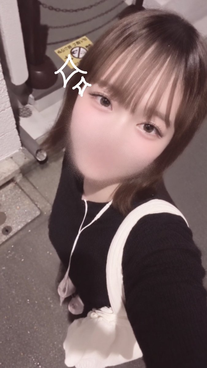 rinahwlgzo's tweet photo. 本日の生存報告（4日目）

#雰囲気 #雰囲気１ｍｍでもいいと思ったらいいね #自撮り界隈 #自撮り https://t.co/KC3FwQea5Z