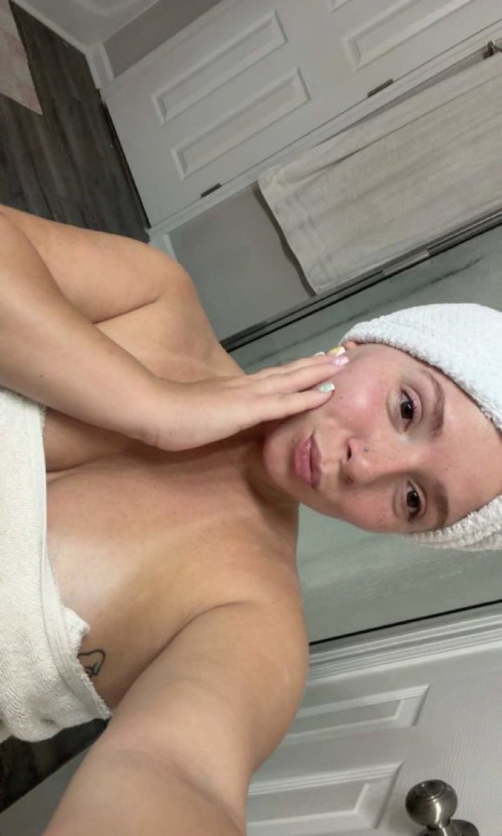 shybicket's tweet photo. Imagine if I let go of the towel https://t.co/wZLmZoKQ6j