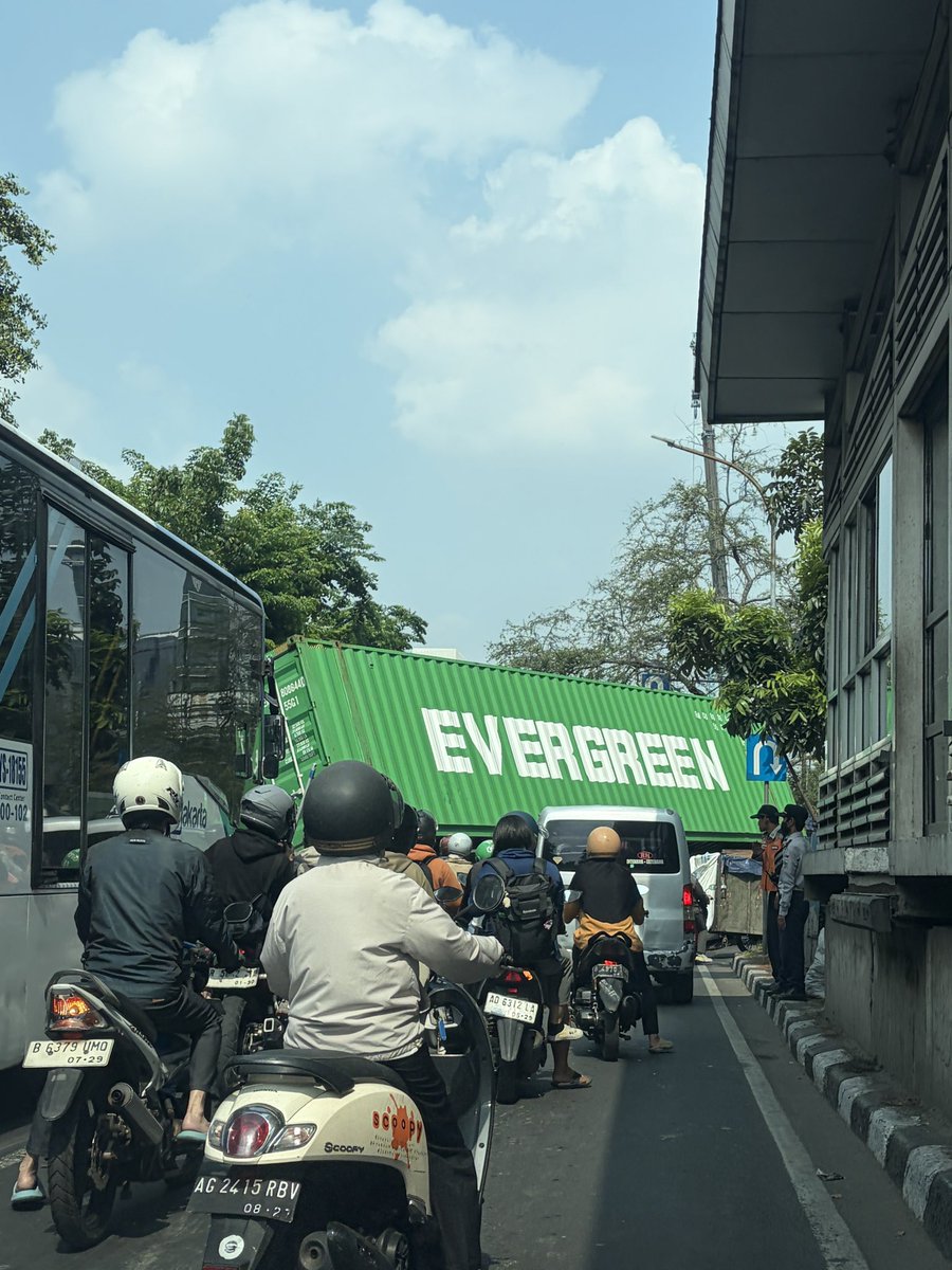 iloupng's tweet photo. gila banget https://t.co/9tLSPOVNTv