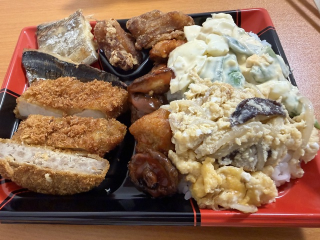 Sunsoleiyu's tweet photo. 私の事務所が、松本城の裏から、南松本に引っ越しました。
残念なのが、昼飯に魚万の弁当を買いに行けなくなることです・・・・
700円のおかずバイキングしか勝たない・・のに https://t.co/2KJssm9AX9
