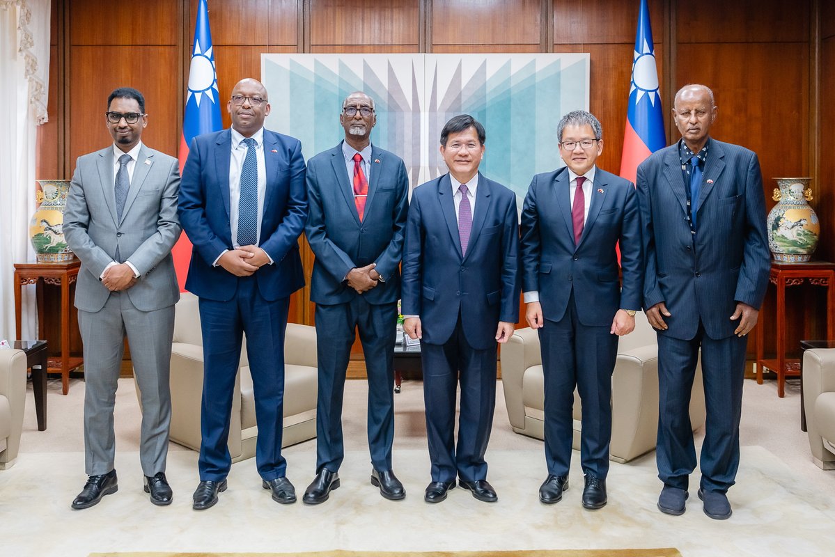 chia_lung's tweet photo. Glad to welcome Minister Abdalle Mohamed Arab to Taiwan. Taiwan and Somaliland are deepening practical cooperation—from ICT talent development and maritime security to disaster resilience—turning friendship into shared resilience and mutual benefit. https://t.co/DKsNUbB1ir