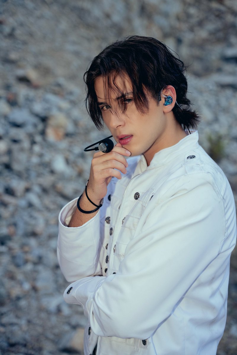 StbvBase's tweet photo. [260923] ALEJANDRO stuns in new photos Show Day at Premios Juventud via Weverse

#SANTOSBRAVOS #ALEJANDRO https://t.co/YWx9wRU3bv