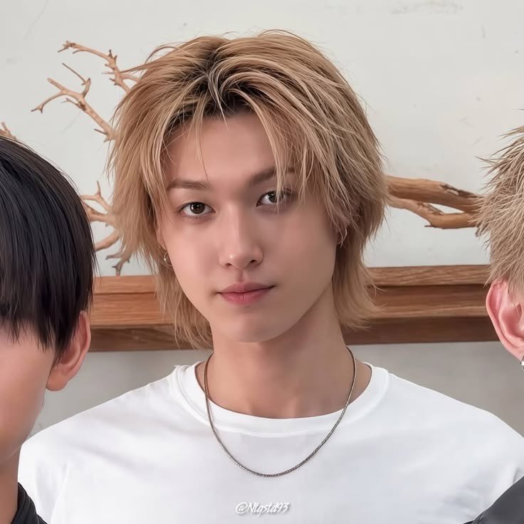 corbetis's tweet photo. bro, the messier his hair, the hotter he gets https://t.co/6hVa9n0snO