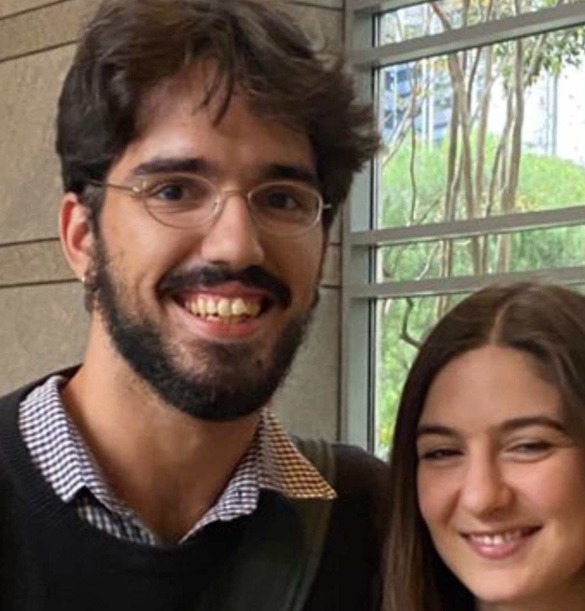 Iibrasmin's tweet photo. pela cara da amiga o bafo deve ser horrível https://t.co/xmCGub7ZTQ