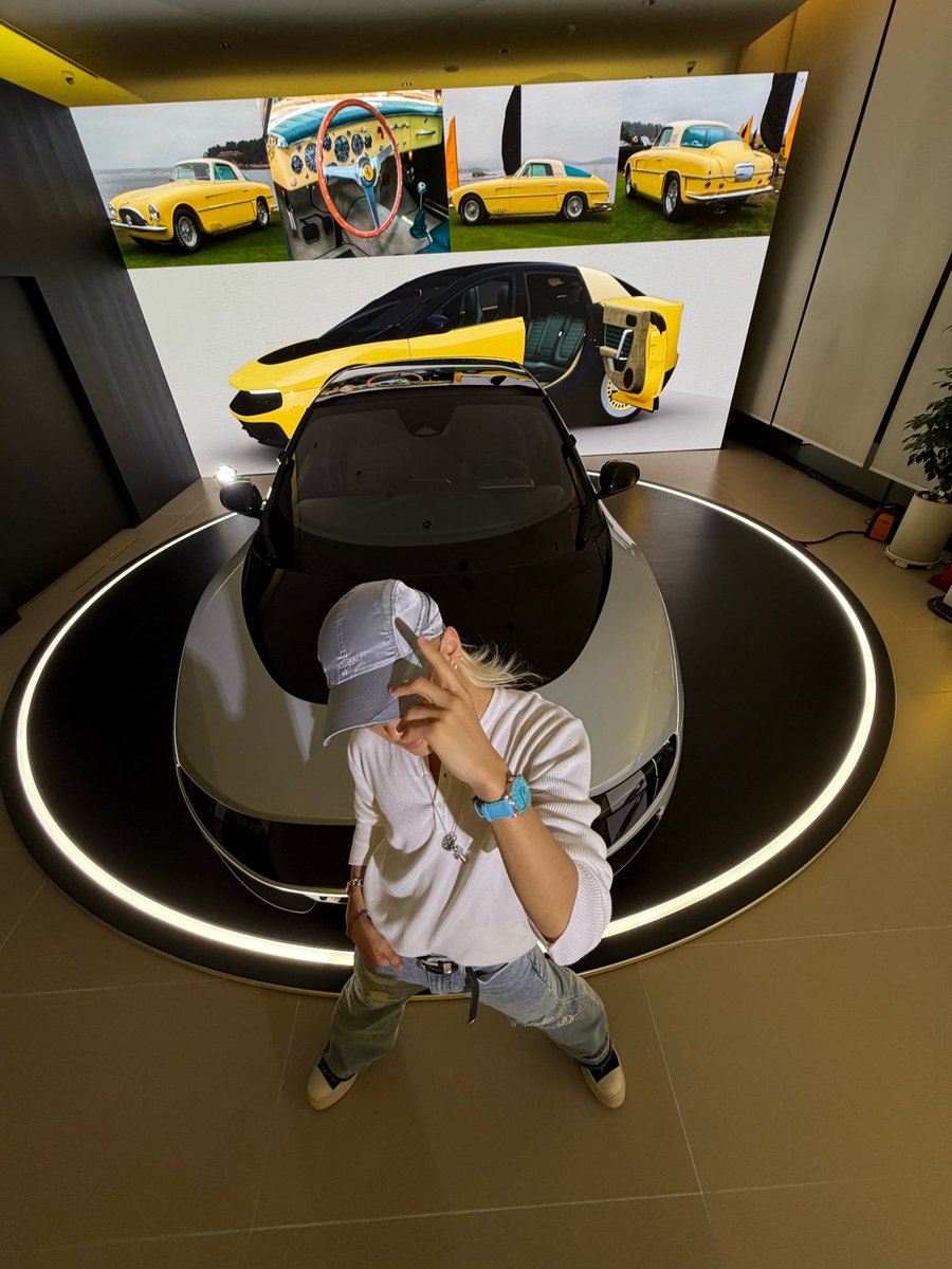 lixiibelle's tweet photo. this is super different from his first f1 bc ferrari is claiming him directly from the jump instead of him going through another brand as a sponsor for the team. king lix does it again #FELIXxFerrari https://t.co/juyuJsWZ6w