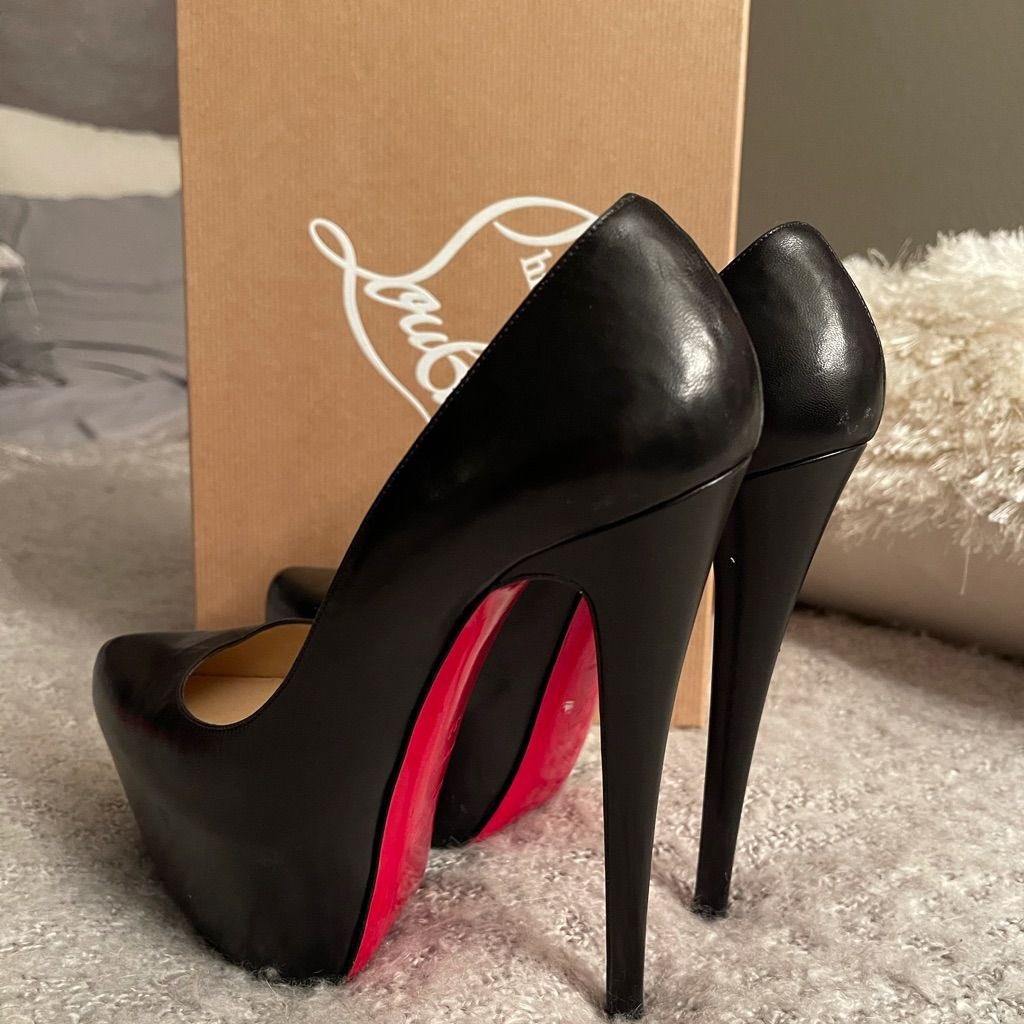 ZAZHAD0II's tweet photo. These black  platforms with the iconic red soles + sheer stockings… peak feminine chic.
Every step is a statement.
Would you dare to wear them? ���💋
#Sissy #Femboy #HighHeels #heels #Platform #Stilettos #crossdresser #black #slut https://t.co/ozB2uzSpYb