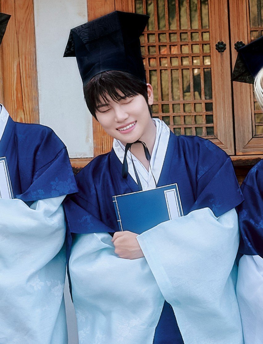 sta7_t's tweet photo. 아니 이 얼굴로 조선에 태어나면 과거를 보러 가는 게 아니라 조선 전체가 김지용 보러 성균관에 모였을 듯 일단 저는 참여요 https://t.co/knOtx0d1yK