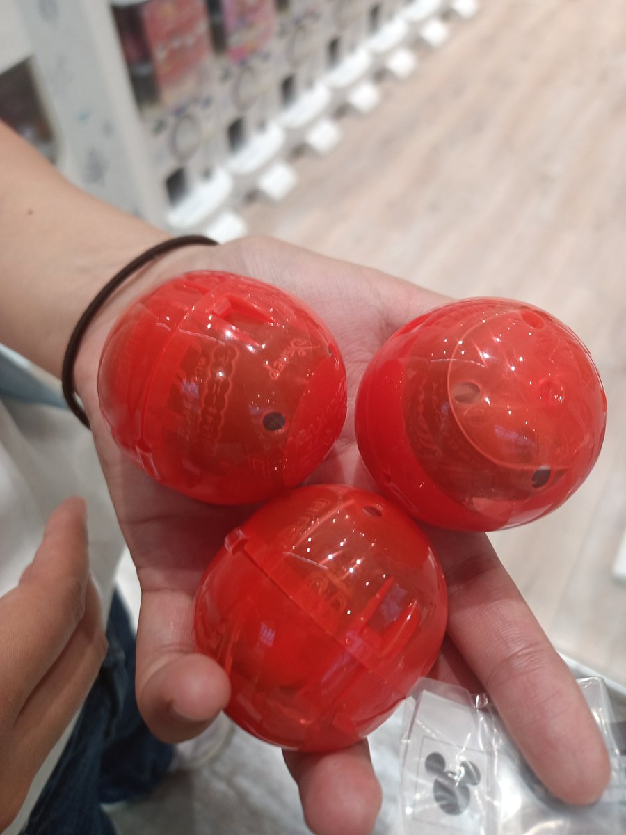 fatefate0822's tweet photo. 交換希望
ディズニーハロウィン
めじるしアクセサリー

お譲り
デール

求む
プーさん ゼロ

現在富山高岡イオン内でなら手渡し可能
郵送希望
手渡しの場合、@12時半まで待ちます https://t.co/mVQiwM3f2t