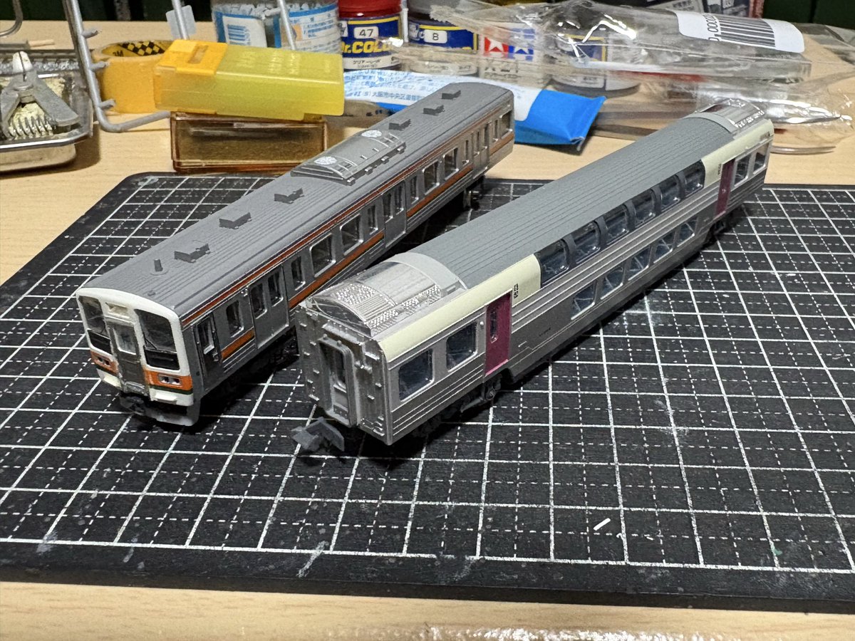 2Kusatu's tweet photo. ジャンクで買ったマイクロエースのサハ215をベースにクハ415-1901を作ってみます https://t.co/eFY1MV29tT