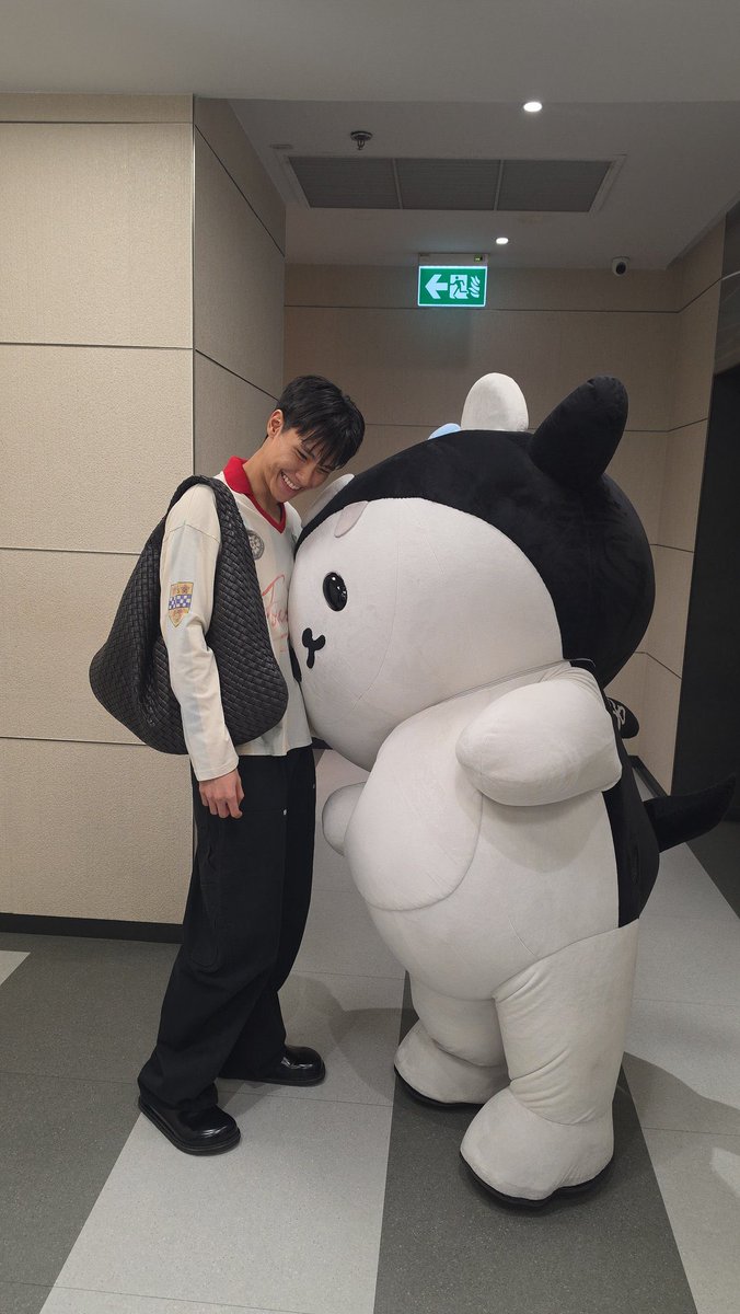 bmnyjmwt's tweet photo. พี่จูคือนางฟ้าพ่อทูลหัวของหลานอนุบาลตึกฟ้าจริงๆนะ 🩵 https://t.co/dNs71PBv1h