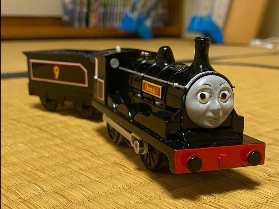 TN0908thomas's tweet photo. 改造プラレールドナルド
煙突とドームをパテで伸ばして
バッファーと顔を塗り直しました。
この調子でダグラスでも作ろうと思います https://t.co/t3PlmO3nI0