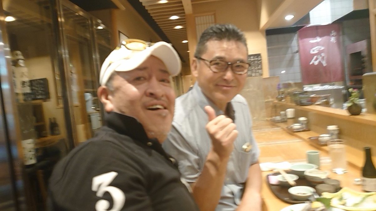34_miyo34's tweet photo. 獺祭の森さんと
たのかんのマスター！
超陽キャの2人と
超陽キャ店主のあら川さんでランチなう！（笑） https://t.co/tB7Naiq2j2