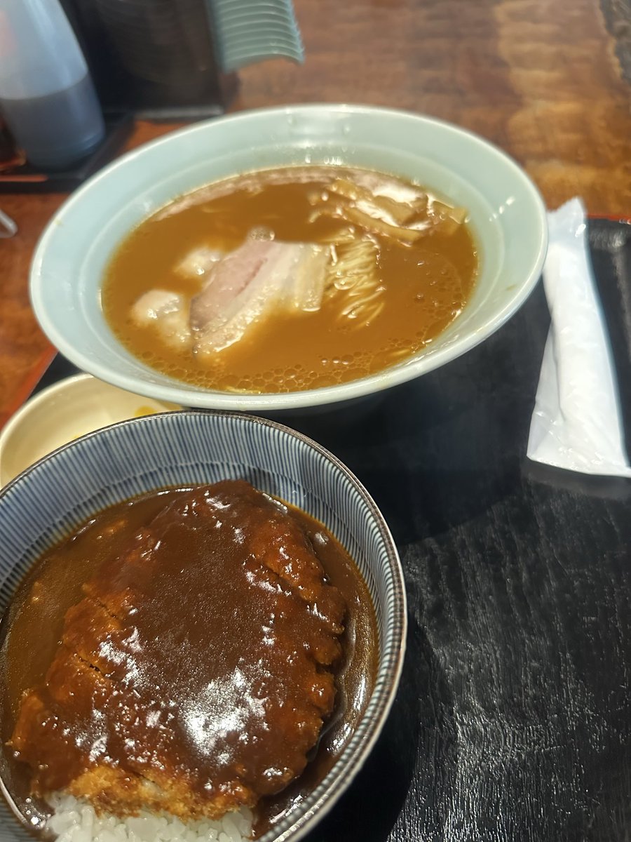 isonogatsuo's tweet photo. 免許更新！
免許取って31年
人生初のゴールド免許じゃい！
優良講習って早いなぁ
帰りに玉松でデミカツ丼と岡山ラーメン

さーて仕事じゃ仕事！ https://t.co/uUMQdjXsJR