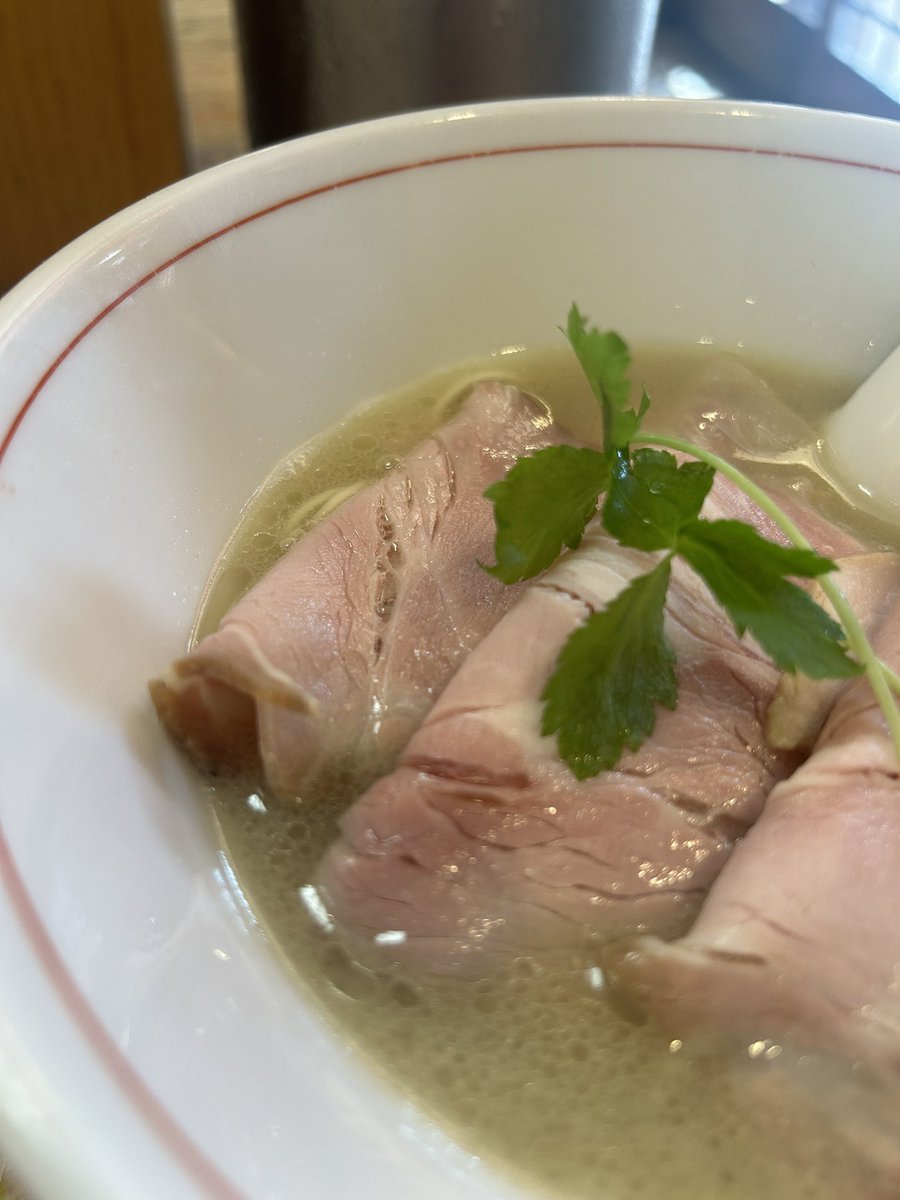 o_keiy's tweet photo. らぁ麺 ここん🍜 
📍静岡県静岡市葵区
▷真鯛のらぁ麺

６周年ラーメン限定J
サラッと見た目のスープだけど
しっ��り真鯛まるごとな白湯(´ч`)
すだちで爽やか味変(*´꒳`*)
鯛の旨味つまった一杯でした。
６周年おめでとうございます🎊

馳走様でした。

#らぁ麺ここん https://t.co/bGuQZYTeDj