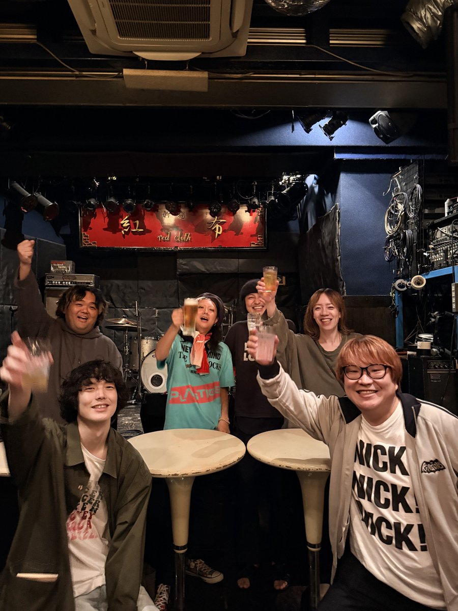 ryothebohemians's tweet photo. 新宿レッドクロス
「新宿SongBook」ありがとうございました！雨降りの水曜日ゆえの愉しさでした！
またやって下さい！ https://t.co/wVjlZotljM