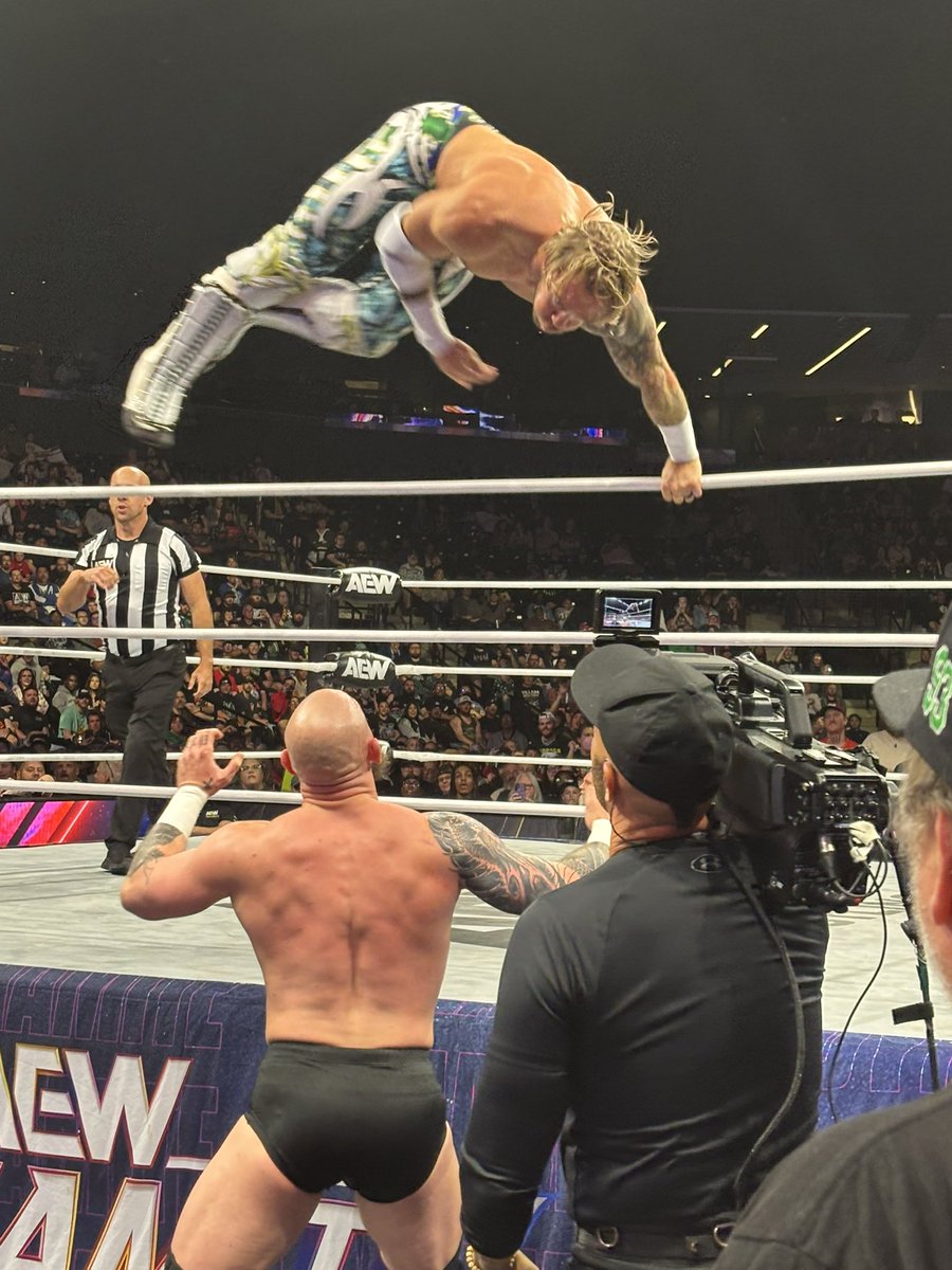 HiddenBlade91's tweet photo. Dynamite #2 for me thanks to my amazing brother @BusaikuEra  don’t you just love AEW Wrestling 
#AEWDynamite https://t.co/DZq7goApoW