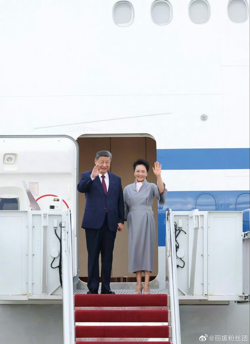 chen1886795's tweet photo. 当地时间9月23日下午，国家主席习近平乘专机抵达华盛顿，应美国总统特朗普邀请，对美国进行国事访问。 https://t.co/yTAnLAjEx1