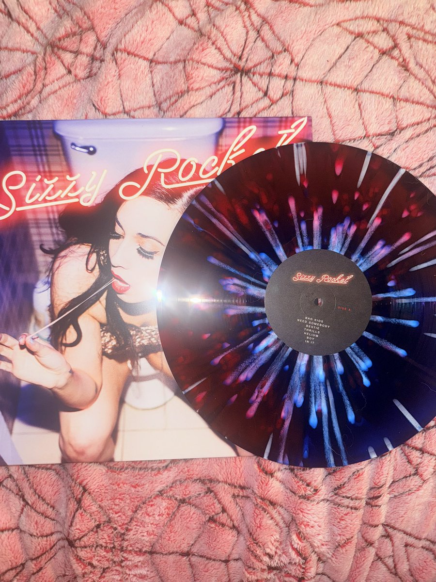 tvoffs's tweet photo. she’s hereeee 💜 @sizzyrocket love it and miss you https://t.co/uQZTnCotiw