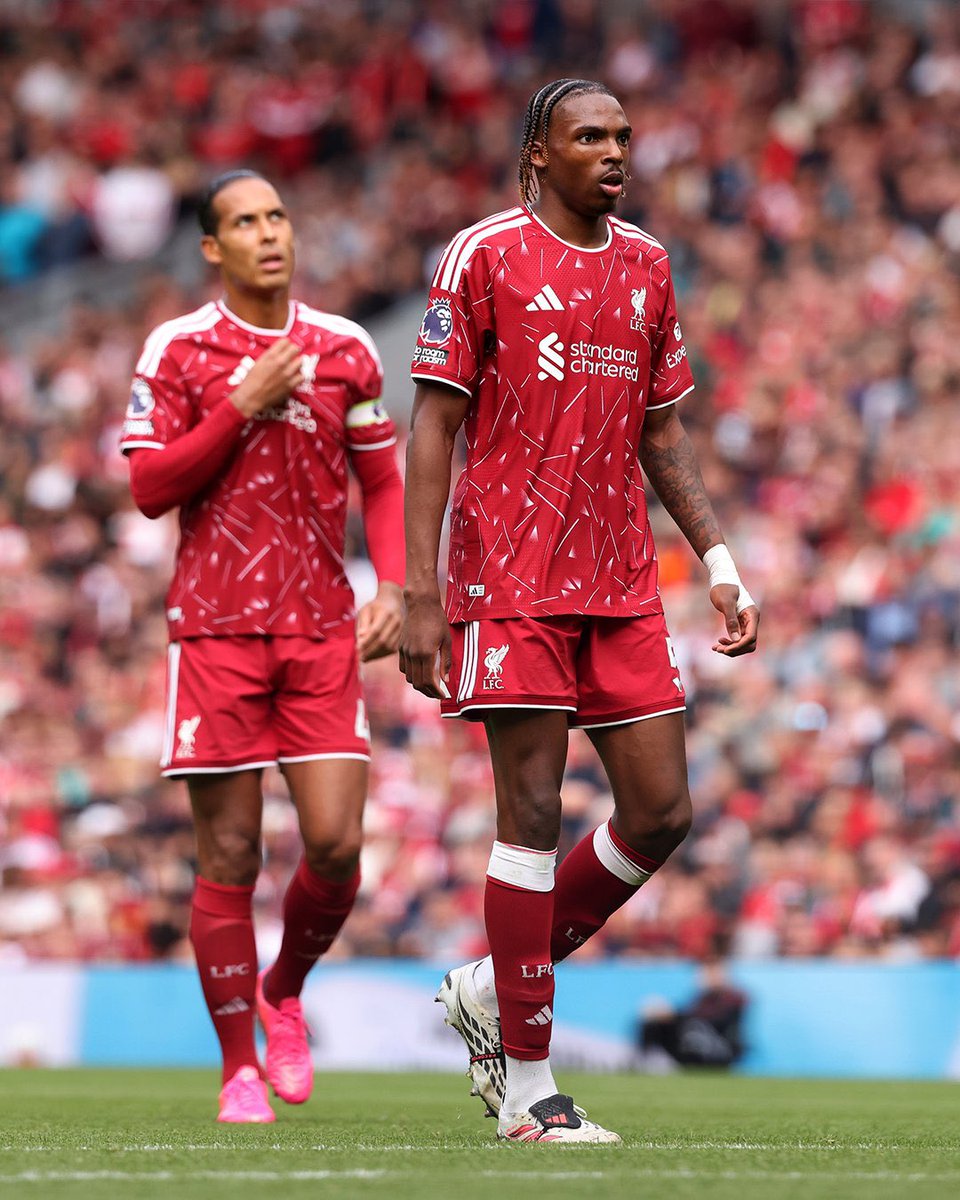 Tori_LFC's tweet photo. この手の話で面白いのが『今季ハイプレスといえば？』の2クラブのスタッツ別PL内順位が、リバプールは走行距離⑳/スプリント①、ブライトンは走行距離⑩/スプリント⑳と真逆なんよね

統率されて細かく走るブライトンと、分担して走り方を変えるリバプール
同じハイプレスでもアプローチが違って面白い https://t.co/r2NUZhRnVC