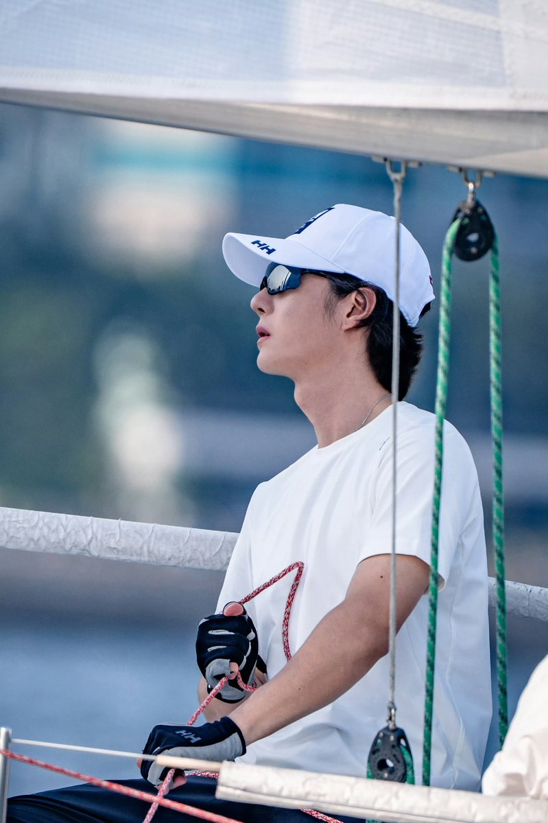 HappyLucky9785's tweet photo. กรี๊ดดดดด รูปหวังอี้ป๋อแล่นเรือใบมาแล้วววว Sporty &amp; Rich ที่แท้ทรู

#WangYiboxHellyHansen 
#HellyHansen 
#หวังอี้ป๋อ #WangYibo https://t.co/eXNaZ4FYio